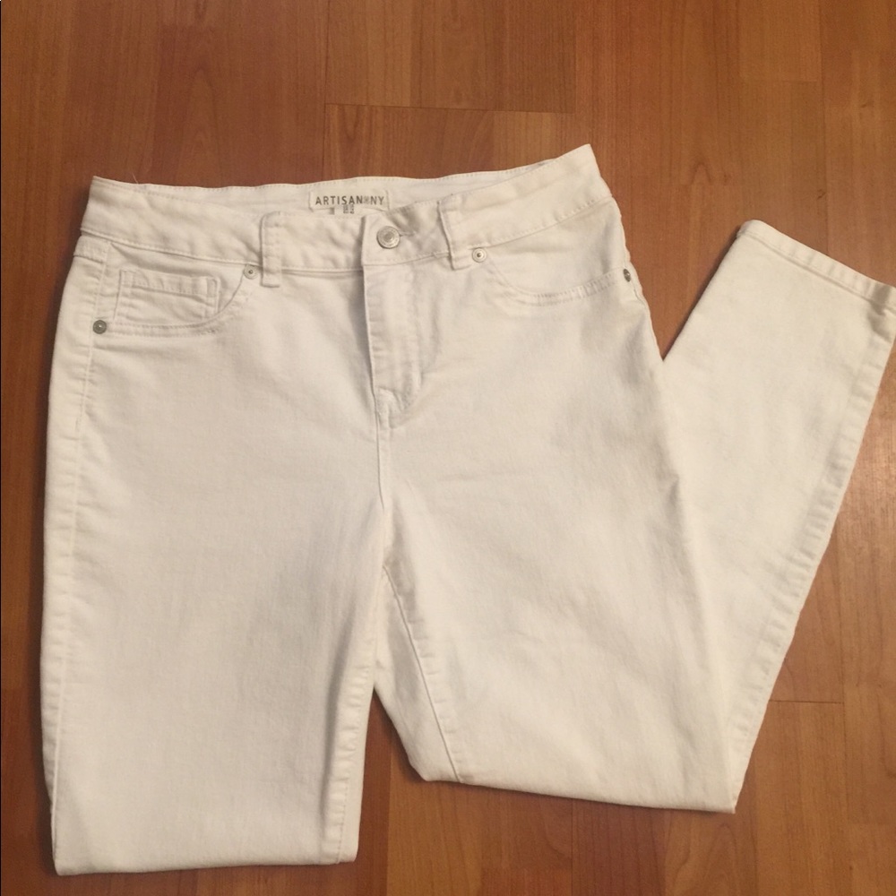 Artisan NY White Ankle Jeans